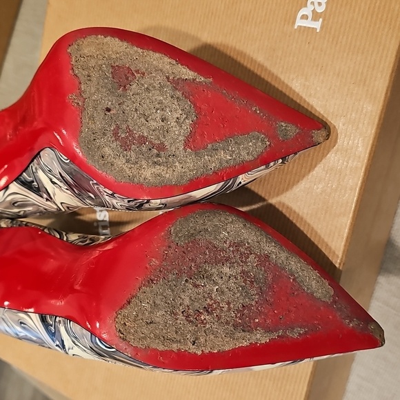 Christian Louboutin - Picture 10 of 10